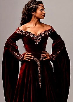 Angel Coulby image 3 of 4
