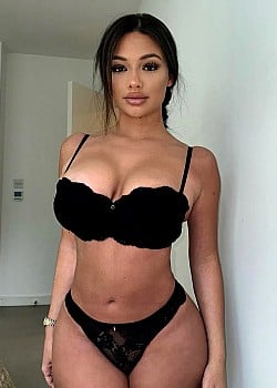 Angel Summers image 4 of 4