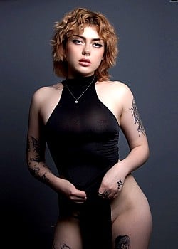 Angelica Reed image 2 of 4