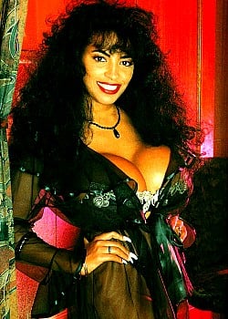 Angelique Dos Santos image 2 of 5