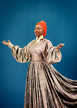 Angelique Kidjo image 2 of 4