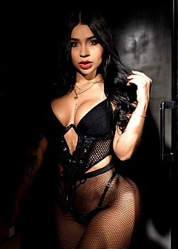 Angie Lorenna image 3 of 4