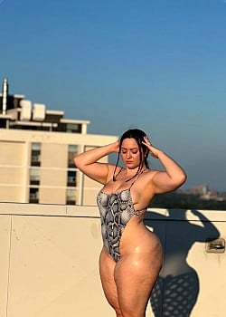 Anja Dee image 3 of 4