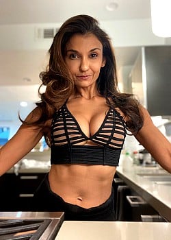 Anjali Bhimani image 1 of 1