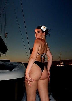 Anna (Notyourbaeboy) image 2 of 2