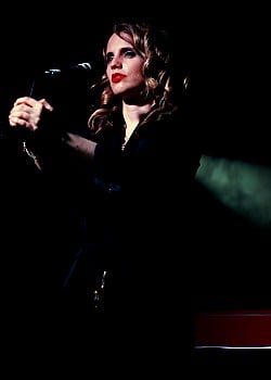 Anna Calvi image 3 of 3