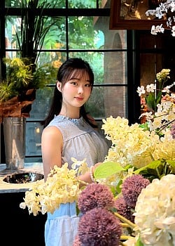 Anna Chen image 3 of 4