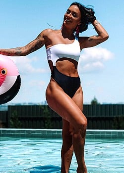 Anna Clara Maia image 2 of 3