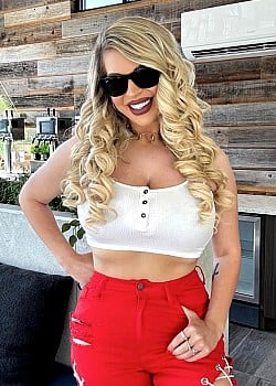 Anna Henry (Instagram) image 4 of 4