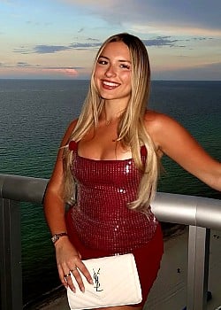 Anna Lyashenko image 2 of 3