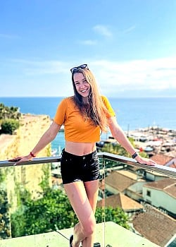 Anna Matuszewicz image 1 of 3