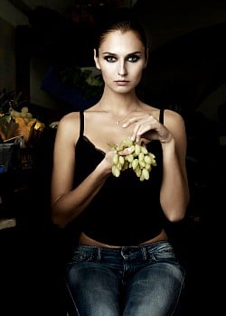 Anna Safroncik image 2 of 4