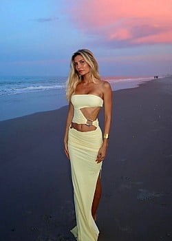 Anna Victoria (model) image 2 of 4