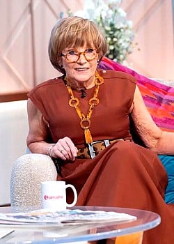 Anne Robinson image 1 of 1