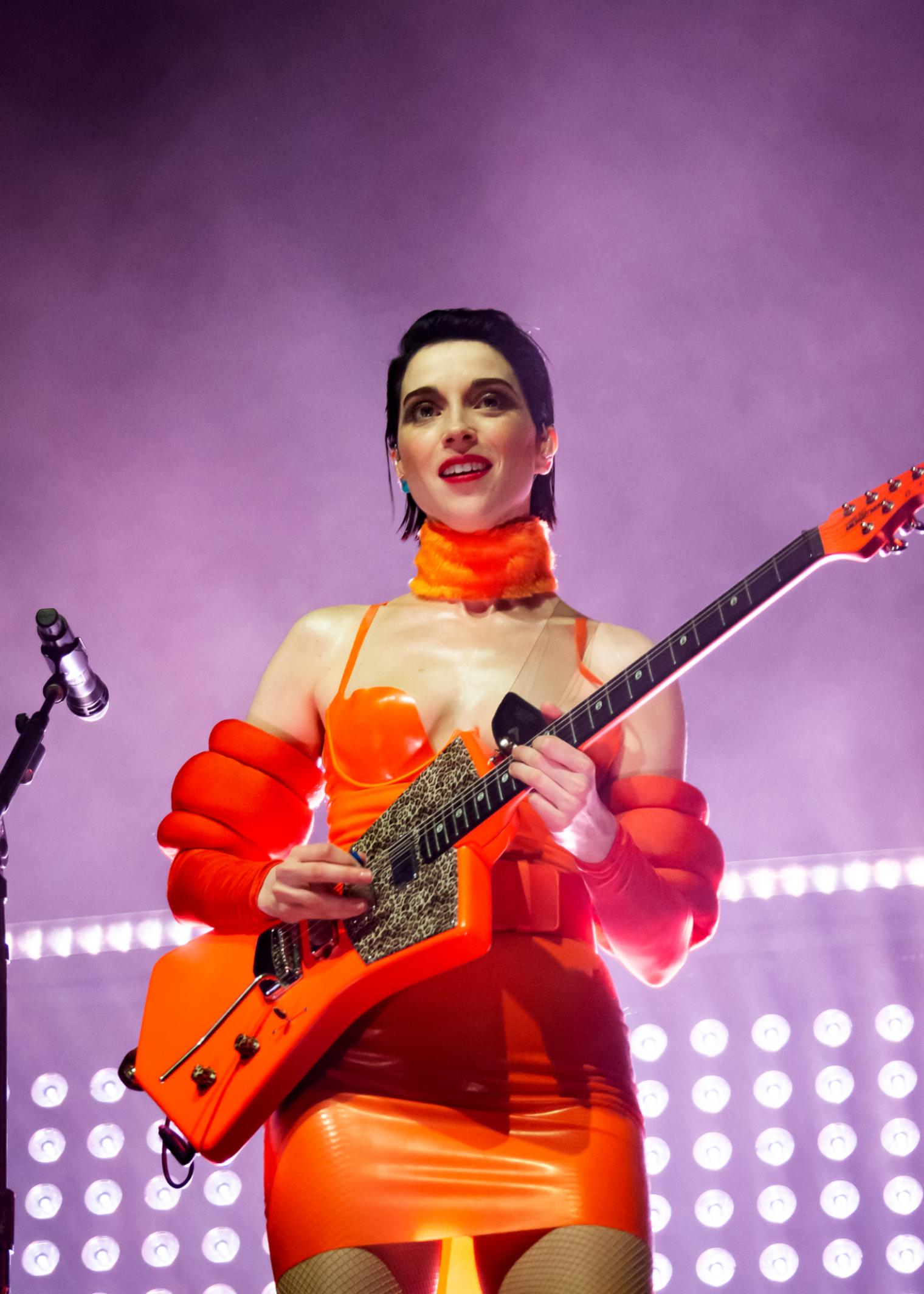Annie Clark - Free pics, galleries & more at Babepedia