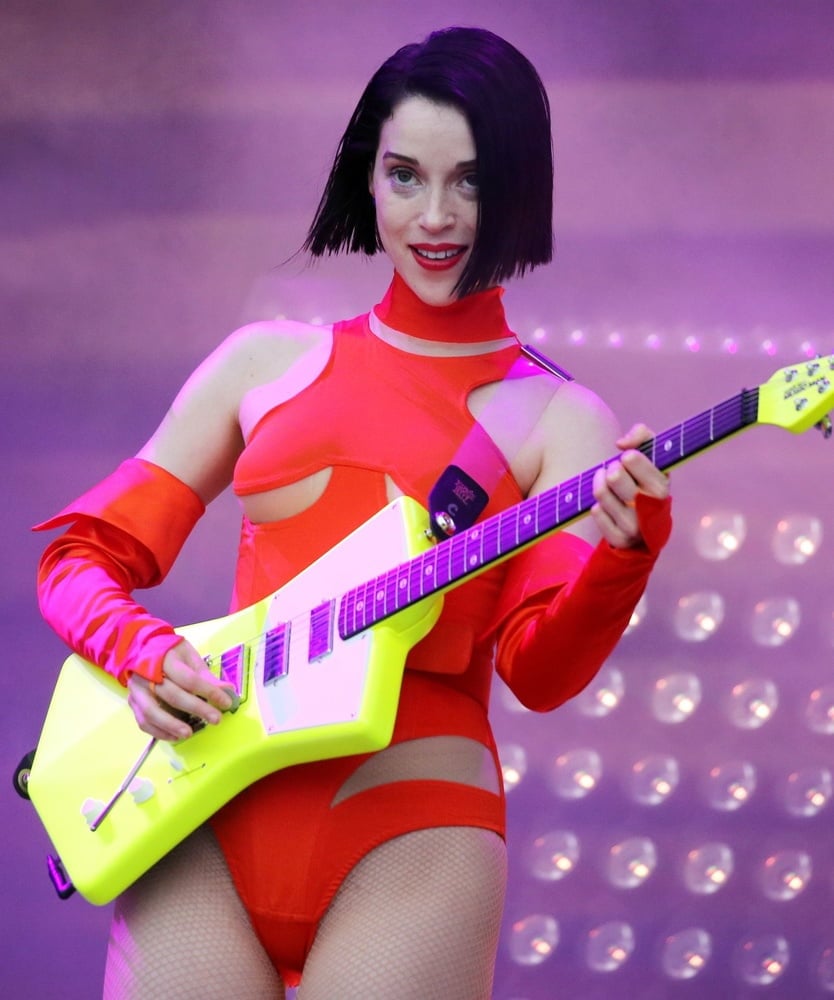 Annie Clark - Free pics, galleries & more at Babepedia