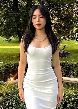 Annie Guo image 3 of 4