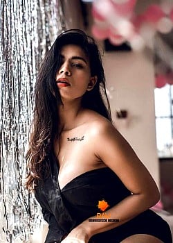 Annie Sharma image 2 of 4