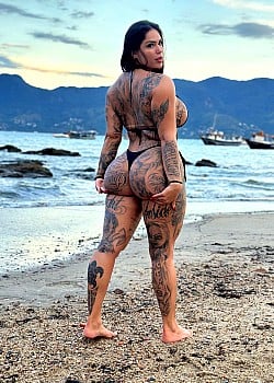 Anny Alves image 2 of 4