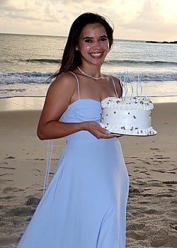 Anny Caroline image 3 of 4