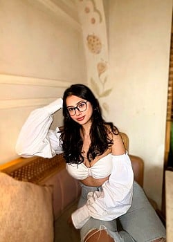 Anshika image 2 of 2