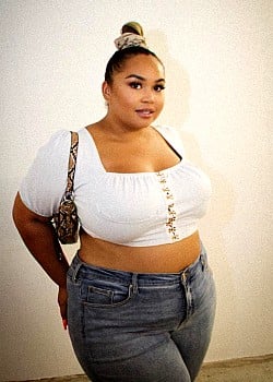 Antonia Jade image 2 of 4