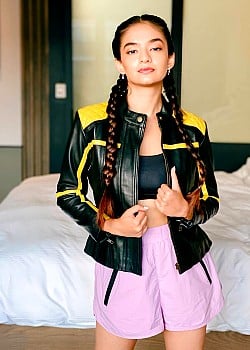 Anushka Sen image 2 of 4