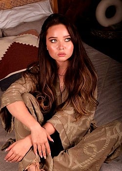 Anya Enina image 3 of 3