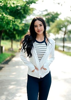Anya Geraldine image 1 of 4