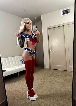 April Jayne image 4 of 4