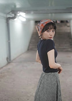 Arata Momoko image 2 of 3