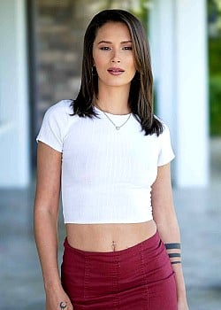 Ari Parker image 2 of 3