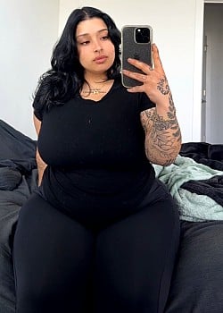 Ariana Rodriguez image 2 of 2
