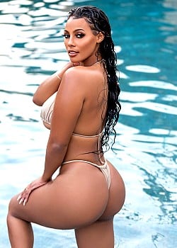 Ariel Janeill image 3 of 4