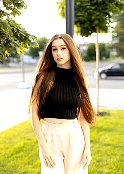 Ariel Sykes image 2 of 3