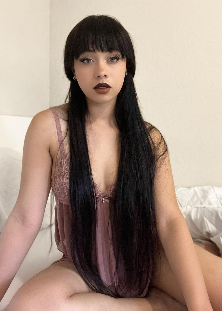 Arielle Tara - Free pics, galleries & more at Babepedia