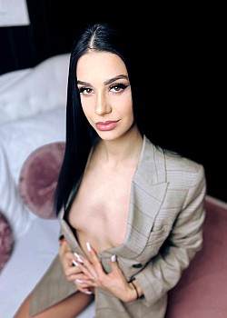 Arina Rhodes image 3 of 3