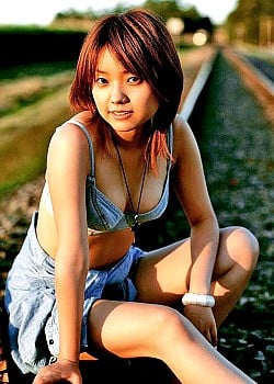 Asami Abe image 3 of 4