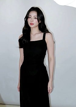 Ashlynn Ooi image 2 of 4