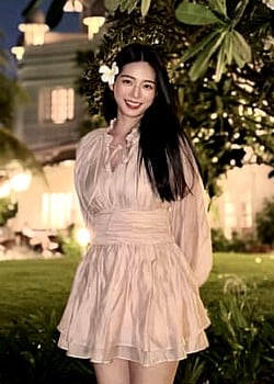Ashlynn Ooi image 3 of 4