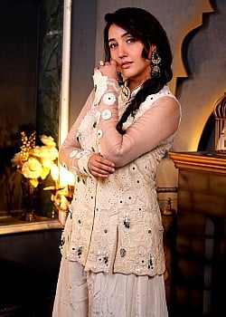 Ashnoor Kaur image 1 of 4