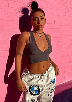 Ashton Locklear image 2 of 3