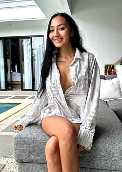 Asian Lili image 4 of 4