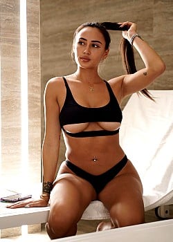 Astrid Nielsa image 2 of 3
