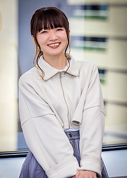 Atsumi Tanezaki image 2 of 2