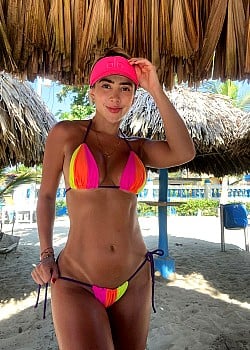Aura Cardona image 1 of 3