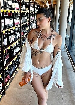 Aurelia Voss image 3 of 4