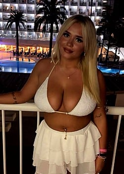 Ava Burt image 4 of 4