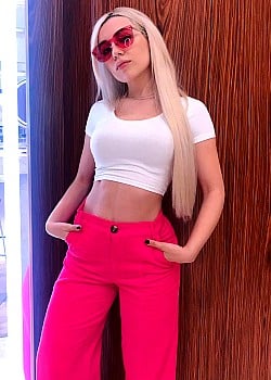 Ava Max image 4 of 4