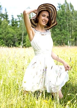 Ava Q image 2 of 4
